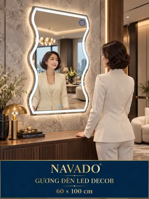 Gương đèn LED decor lượn sóng 60 × 100 cm — phòng khách hiện đại cùng quý bà